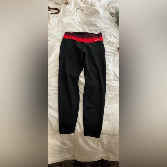 Like new Nike size small, dry fit yoga pants - Picture 4 of 6